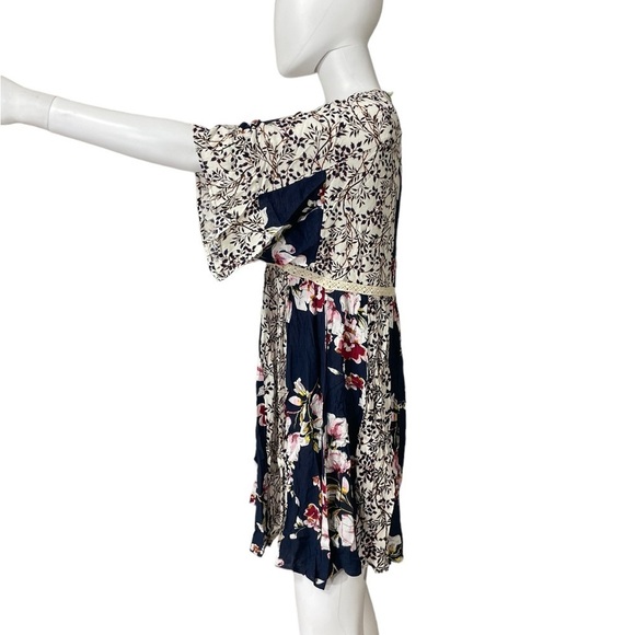 Umgee Boho Blue Floral Dress
New - Picture 7 of 7